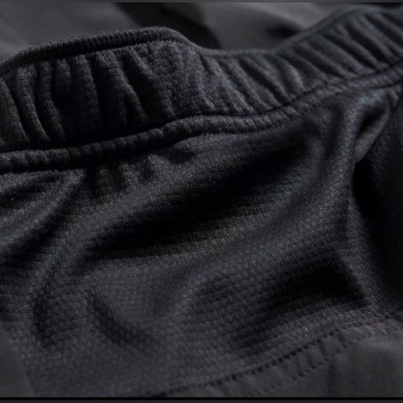 ASICS Men’s Size M Break Through 7inch Black Short - Picture 3 of 3